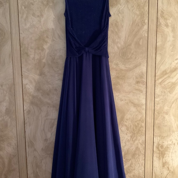 Gown - Picture 4 of 4